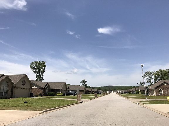 5th image of 2610 Red Oak Dr