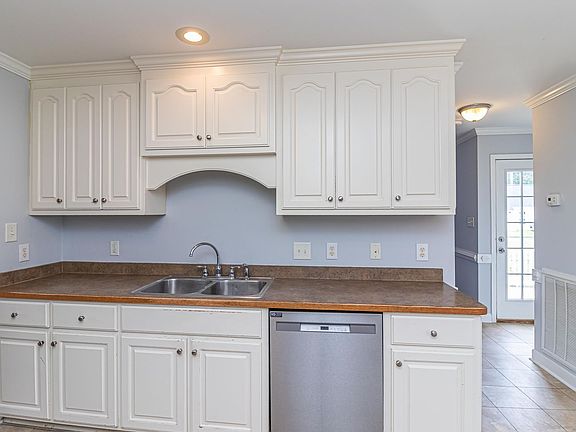 5th image of 109 Beatrice Dr