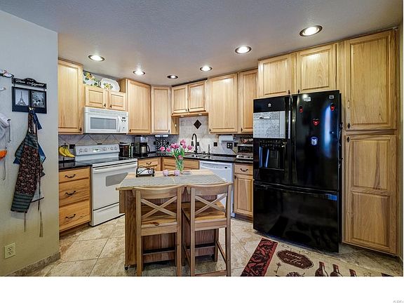 Kitchen with Optional Free Standing Island