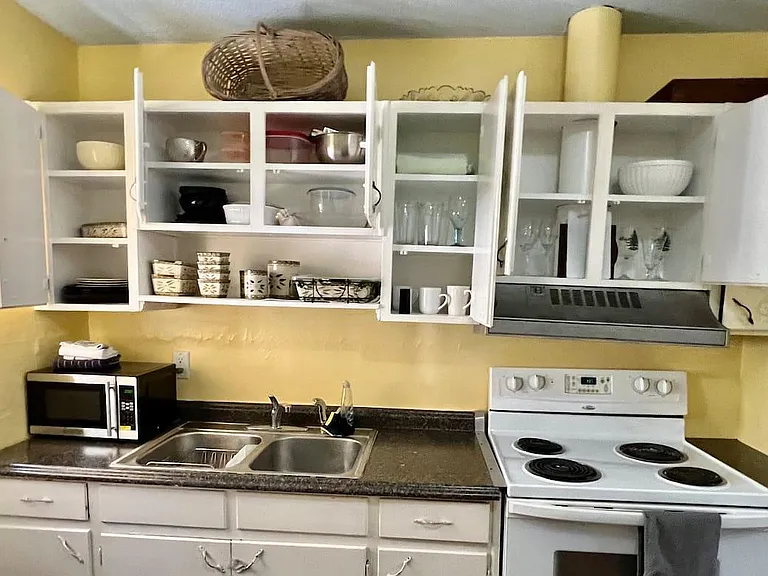 Fully equipped kitchen