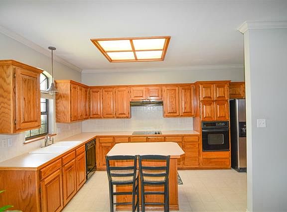 5th image of 673 Maplewood Dr