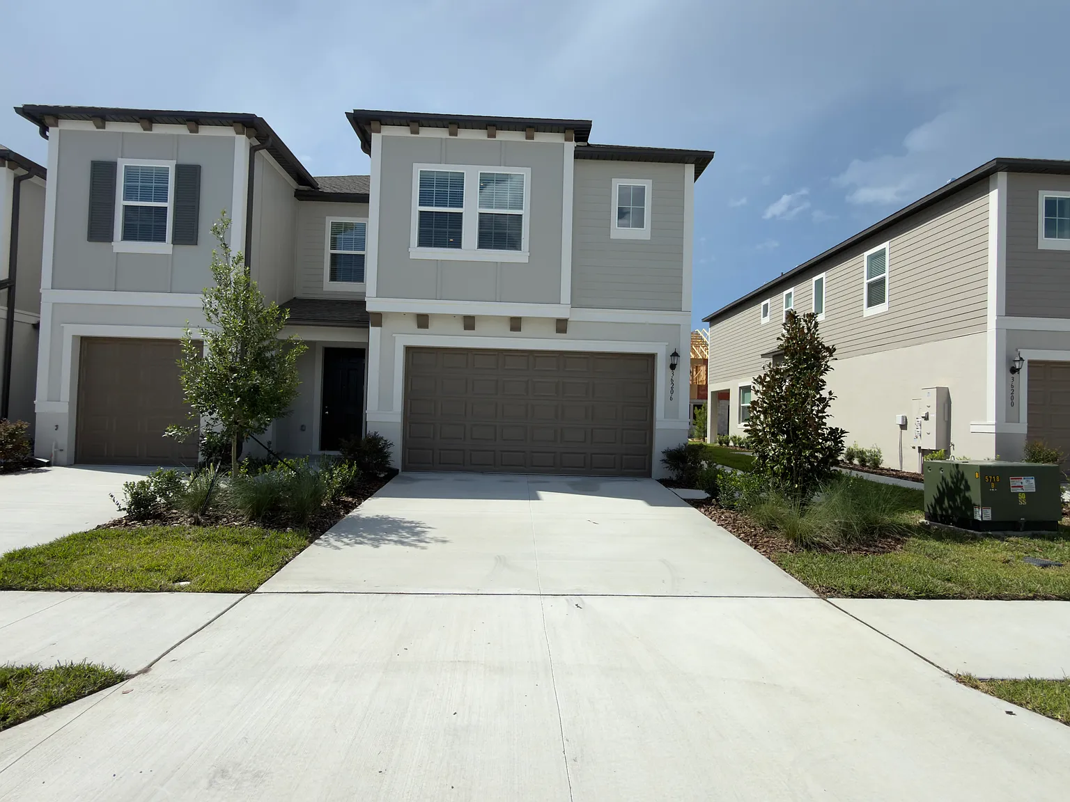 3 bed, 2.5 bath, 1807 sqft, $2,200 — Photo 1