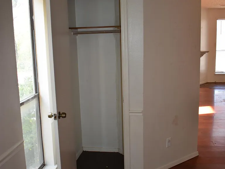 1907 W Loop #D — Photo 29
