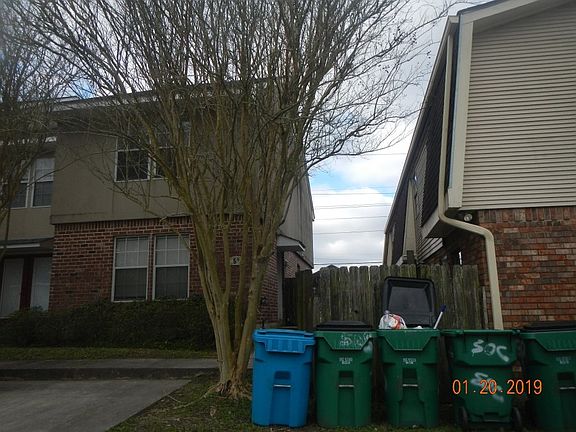 3rd image of 52 Brandon Hall Dr APT C
