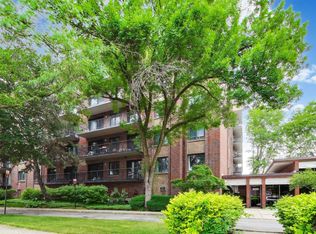 9558 Gross Point Rd #A-605, Skokie, IL 60076