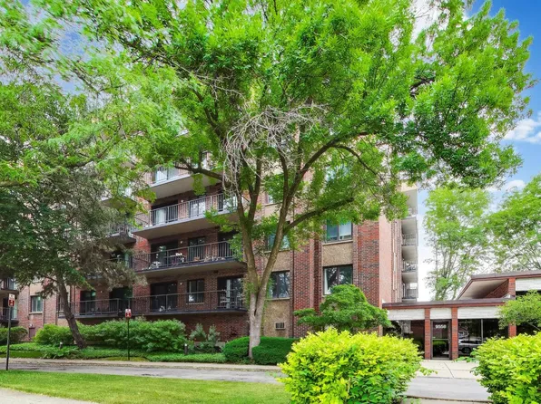 9558 Gross Point Rd #A-605, Skokie, IL 60076