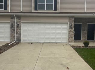 925 Paula Ct, Hobart, IN 46342