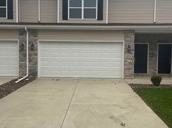 925 Paula Ct, Hobart, IN 46342