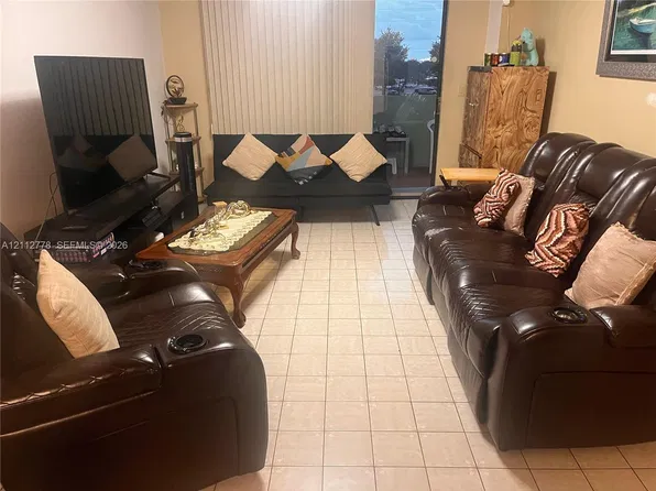 1825 W 44th Pl APT 302, Hialeah, FL 33012
