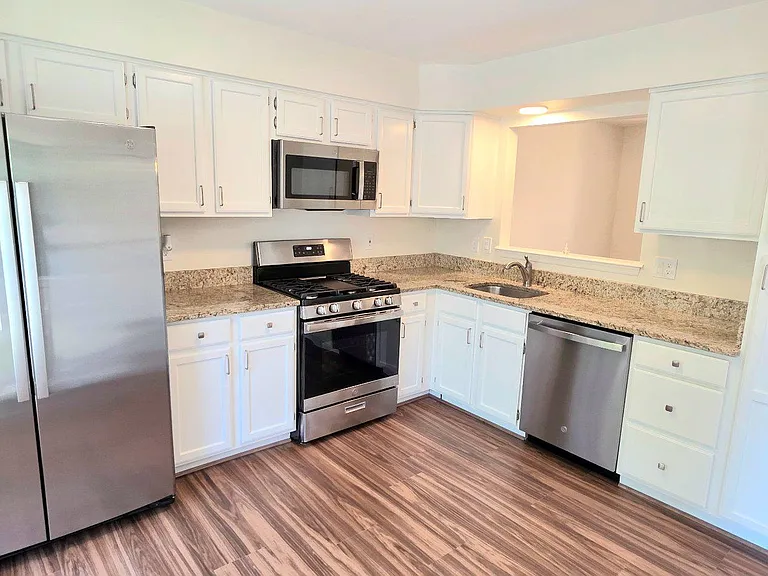 6008 Raina Dr — Photo 4