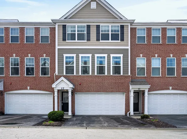 17 Grey Wolf Dr, Wheeling, IL 60090