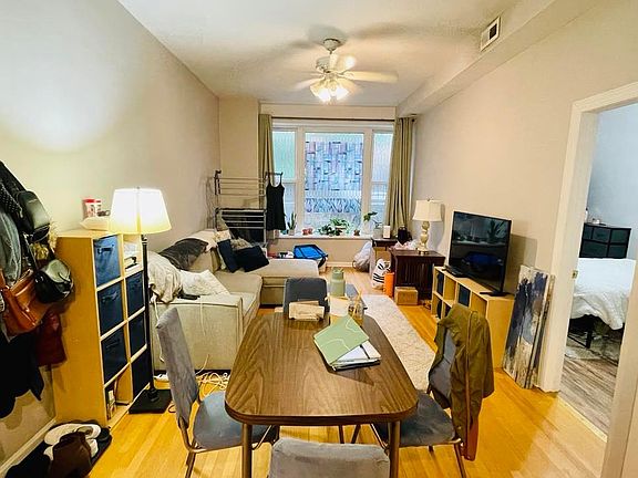 3rd image of 1366 W Evergreen Ave #1F