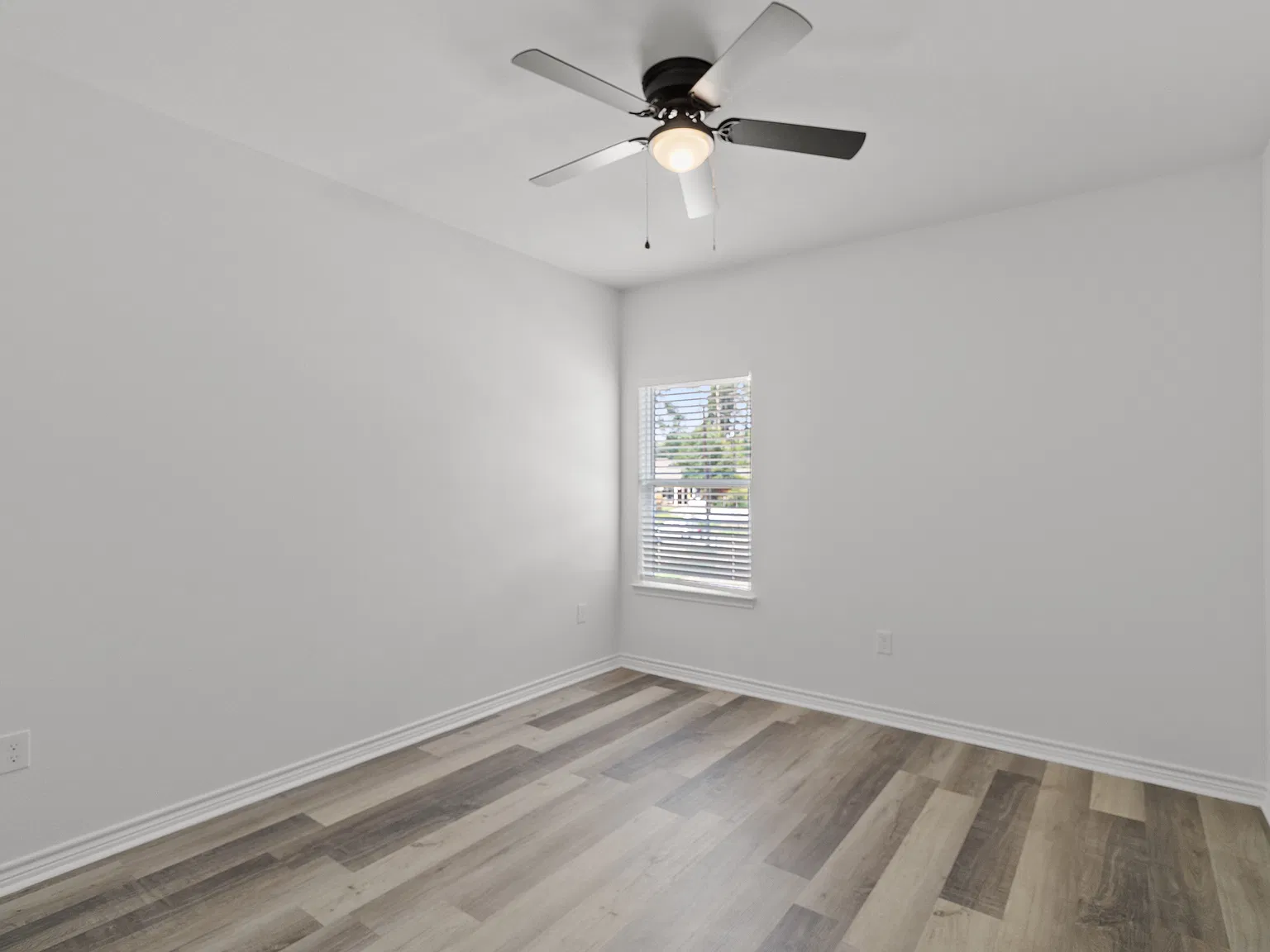 3 bed, 2.5 bath, 1482 sqft, $1,750 — Photo 2