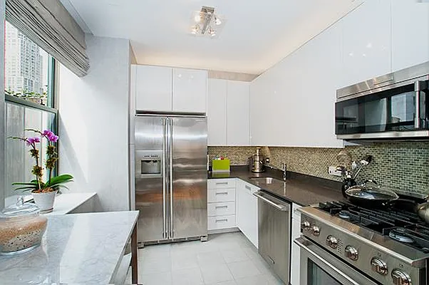 Sold by R New York | media 29