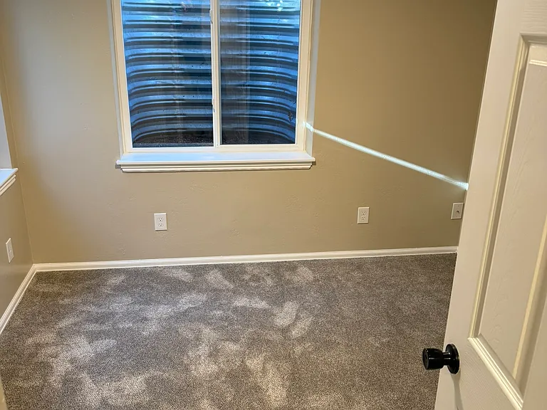 429 Simmons Ct — Photo 13