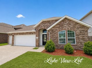 8707 E Crescent Lake Cir, Baytown, TX 77521
