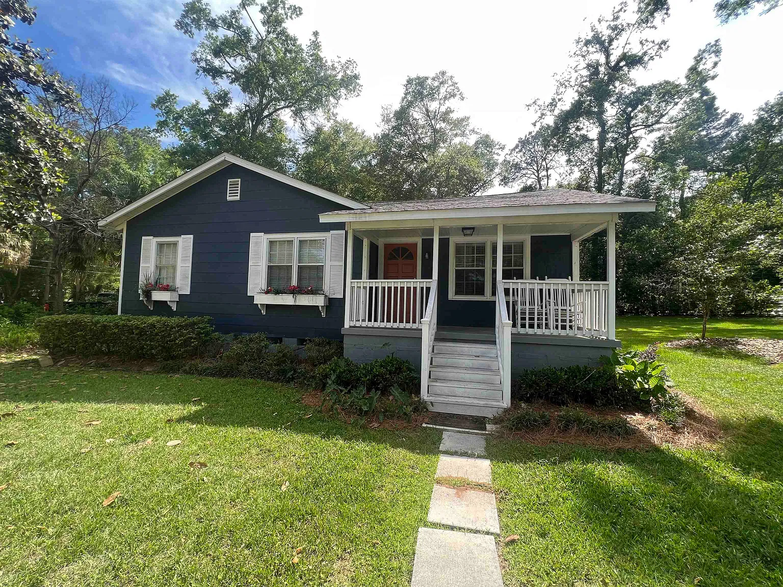 3 bed, 1168 sqft, $2,250 — Photo 1