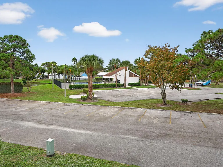 707 Stonewood Ct #19C — Photo 28