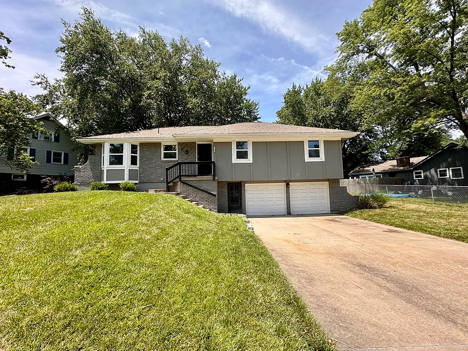 1102 SW Lakeview Blvd