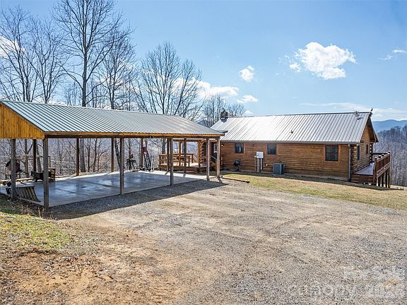 5th image of 425 Rustic Ridge Dr