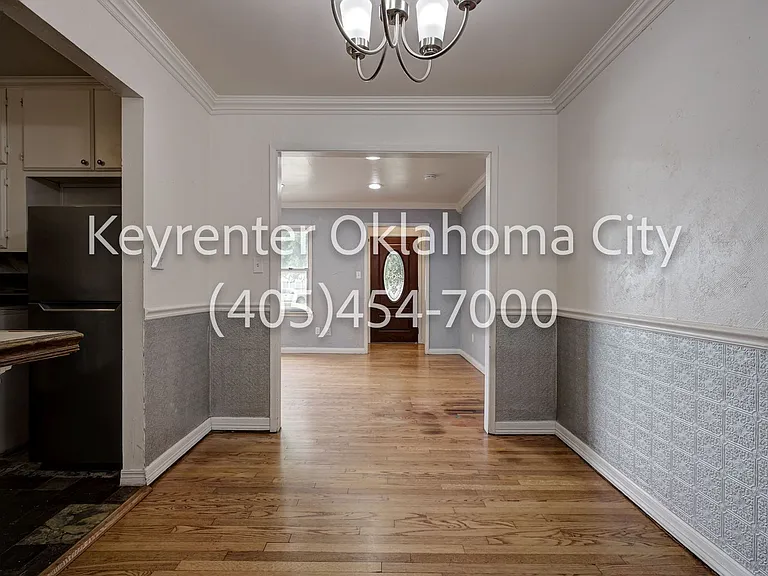 1622 W Britton Rd — Photo 11