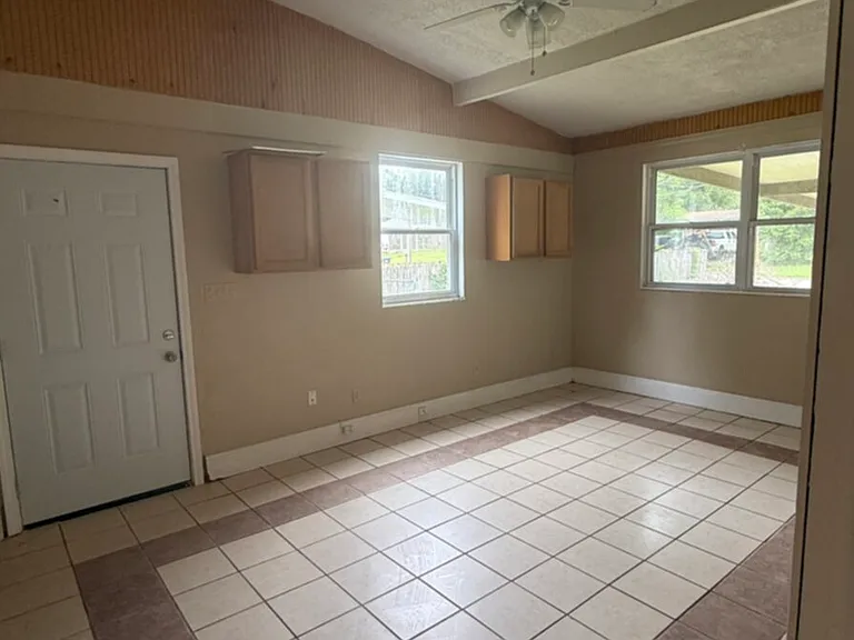 5103 Wildewood Ave — Photo 11