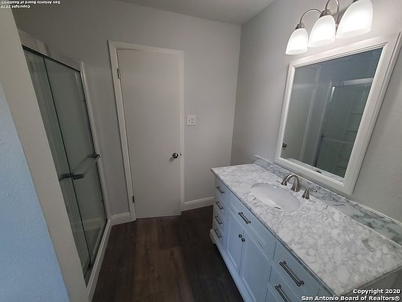 5th image of 338 Prince Dr