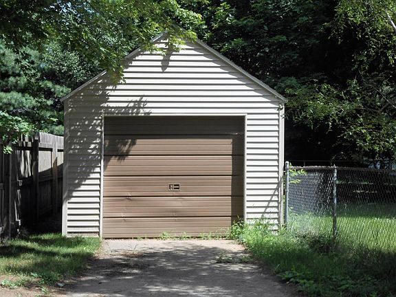2nd image of 435 Cornell Dr