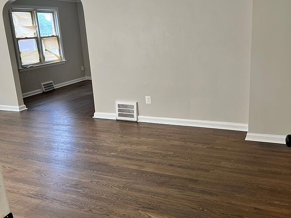 4th image of 14591 Mettetal St