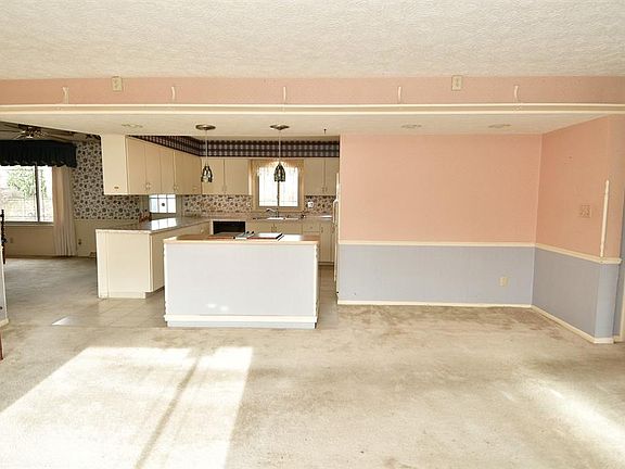 5th image of 6814 Willoughby Ct