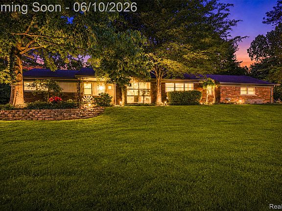 2nd image of 3887 Stonecrest Rd