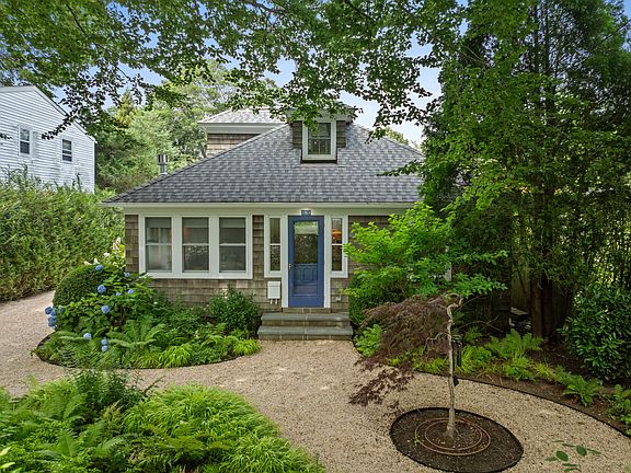 4th image of 163 Halsey St