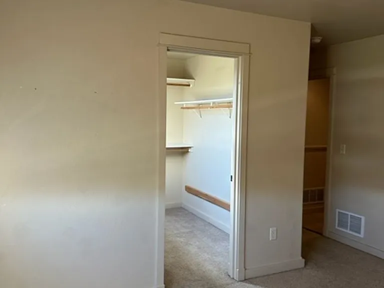 923 Saxon Way — Photo 21