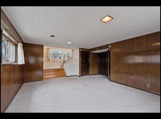8232 E Prairie Rd, Skokie, IL 60076