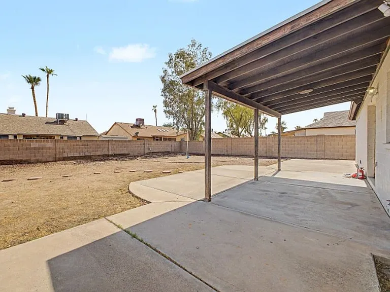 10719 W Vista Ave — Photo 24
