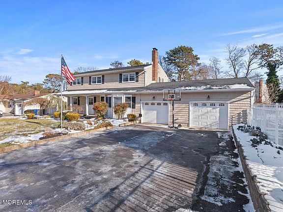 5th image of 36 Winchester Dr