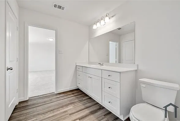 795 Yorkshire Dr — Photo 8