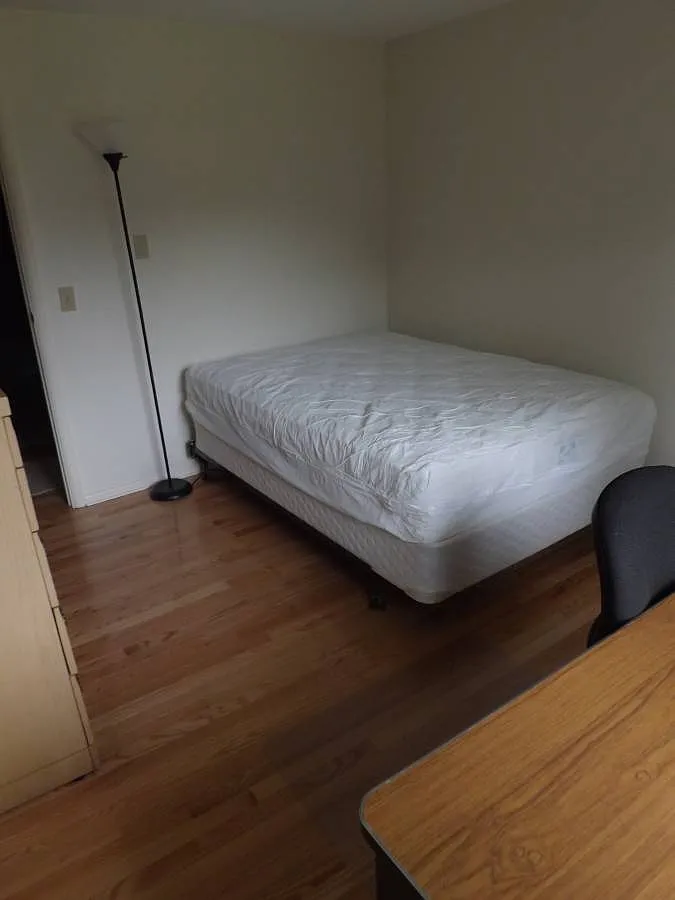 3 bed, 1100 sqft, $1,950 — Photo 1