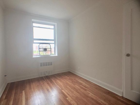 5th image of 3555 Oxford Ave APT 4G