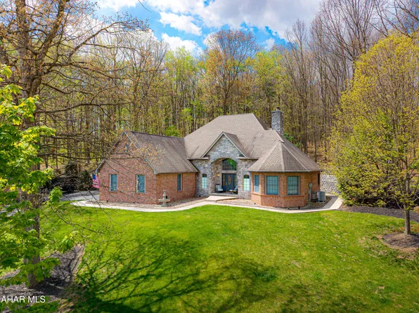 144 Lemic Dr, New Paris, PA 15554