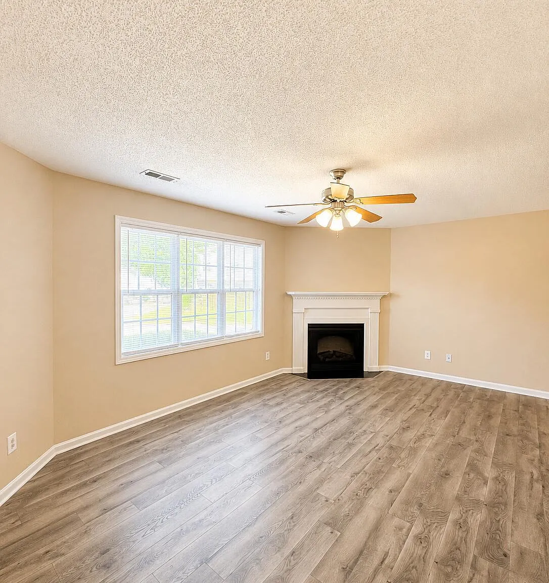 3 bed, 2.5 bath, 1453 sqft, $1,400 — Photo 2