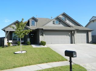 3000 W Charlotte St, Broken Arrow, OK 74011