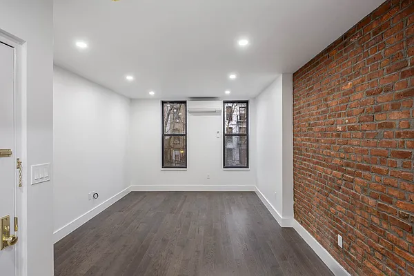 Rented by Safdie Realty Group | media 24