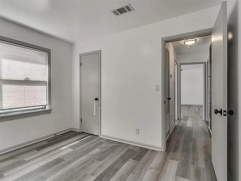 3345 NE 13th St — Photo 9