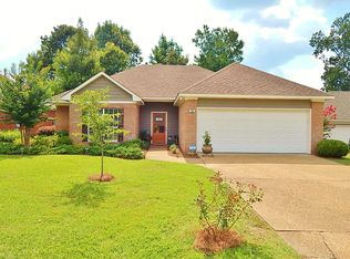 152 Willow Oak Ln, Brandon, MS 39047
