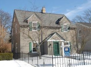 5960 N Shoreland Ave, Whitefish Bay, WI 53217