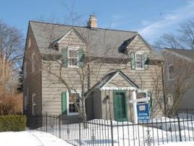 5960 N Shoreland Ave, Whitefish Bay, WI, 53217