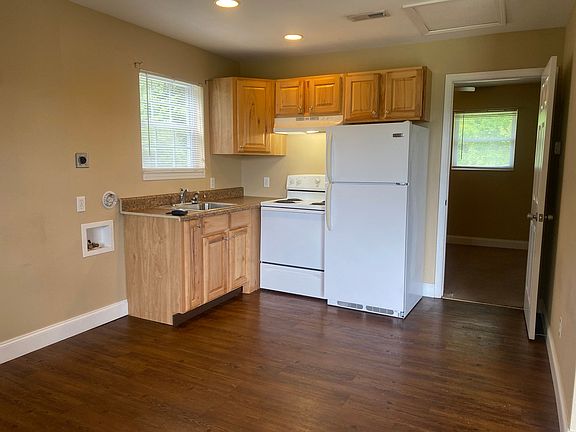 3rd image of 1155 McFarland St APT 4