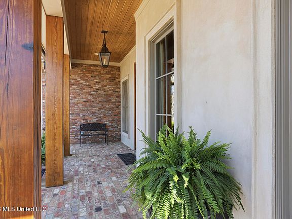 3rd image of 152 Herons Lndg