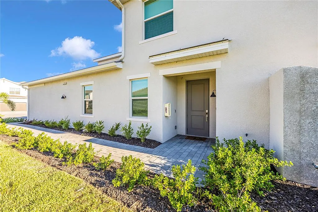 3 bed, 2.0 bath, 1789 sqft, $4,000 — Photo 2